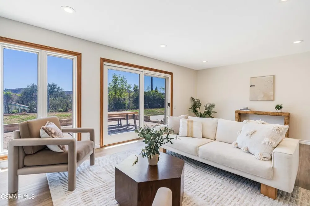 688 Velarde Drive Thousand Oaks, CA 91360