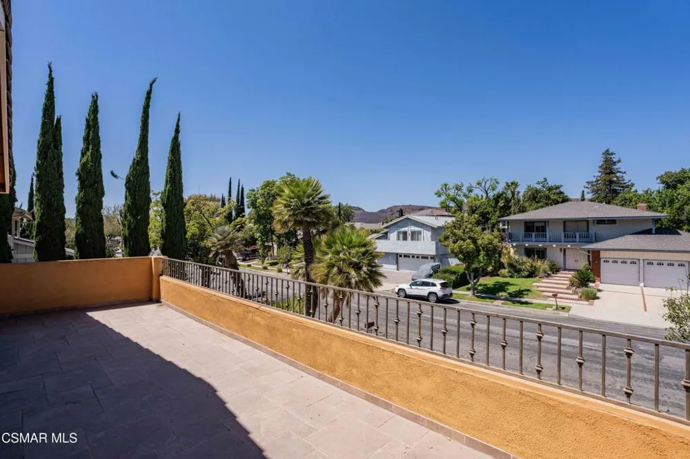 688 Velarde Drive Thousand Oaks, CA 91360