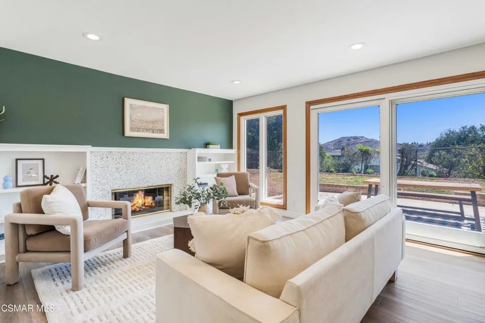 688 Velarde Drive Thousand Oaks, CA 91360