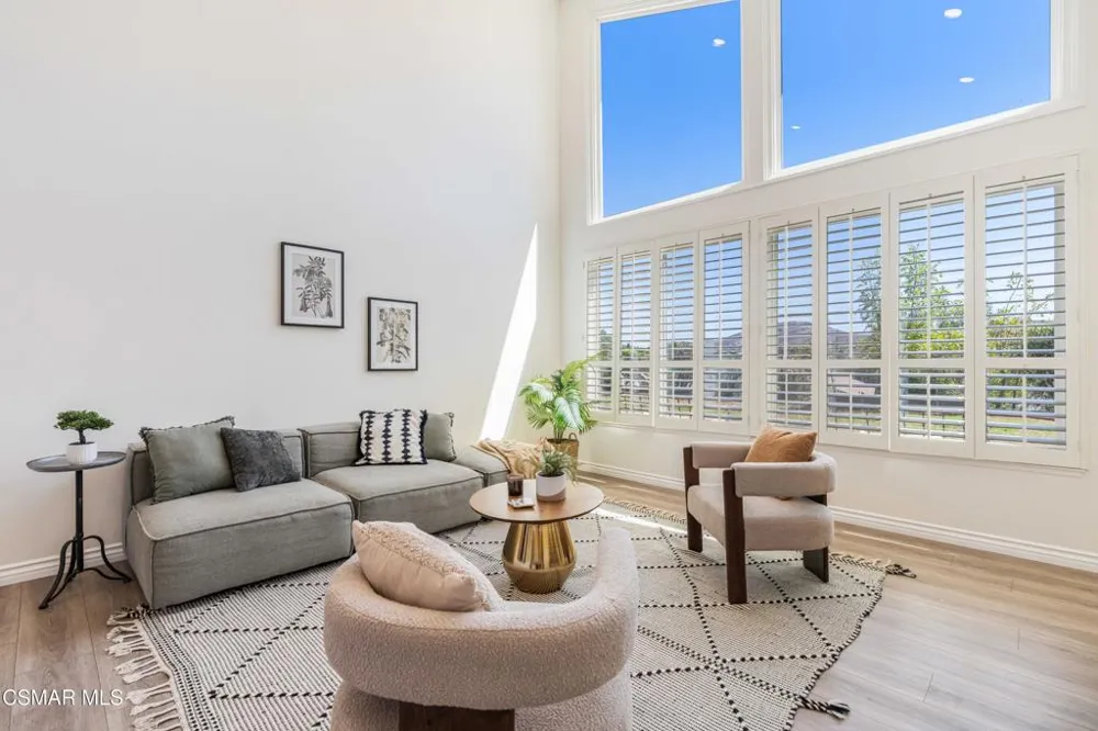 688 Velarde Drive Thousand Oaks, CA 91360