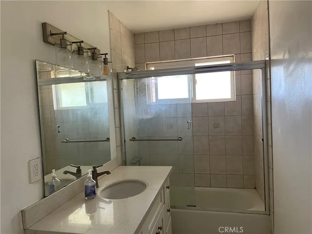 15688 Senadale Hacienda Heights, CA 91745