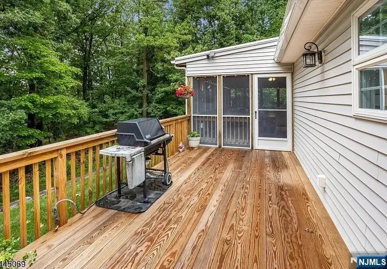 81 Poplar Drive Hanover Township, NJ 07950