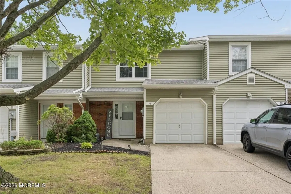 70 Oak Lane Eatontown, NJ 07724