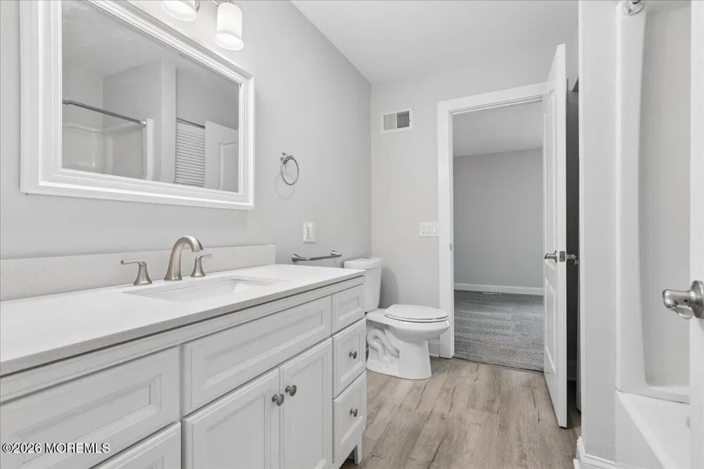 70 Oak Lane Eatontown, NJ 07724