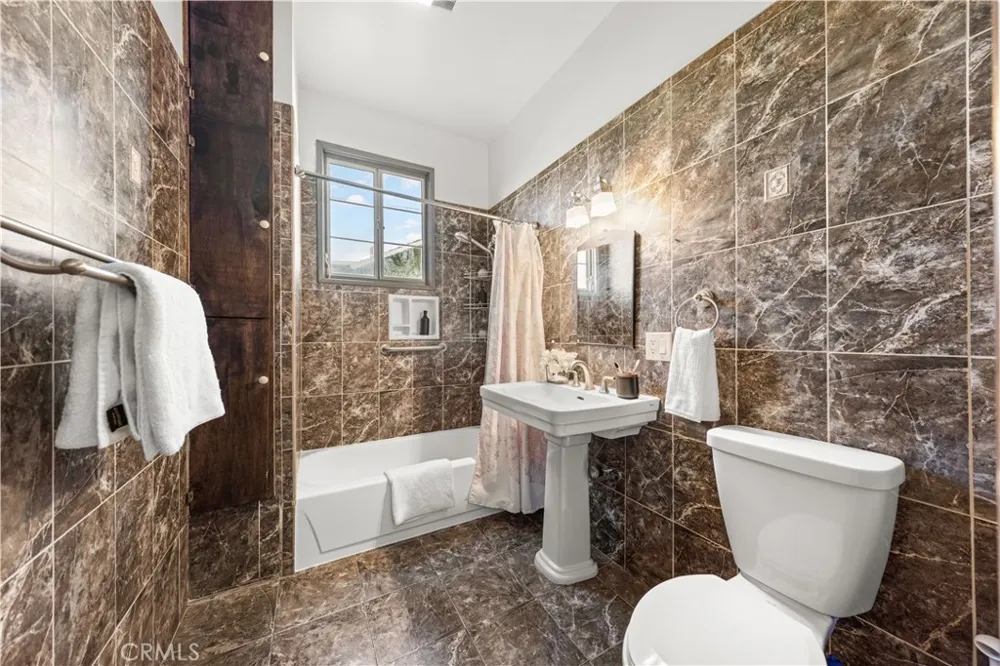 1147 S Westlake Avenue Los Angeles, CA 90006