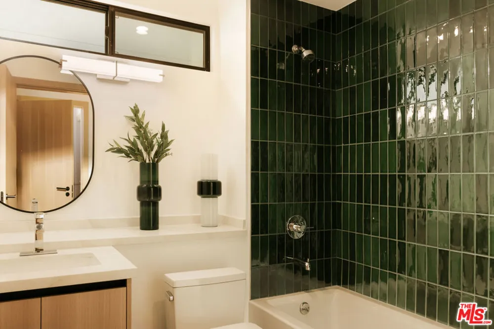 2919 Waverly #101 Los Angeles, CA 90039