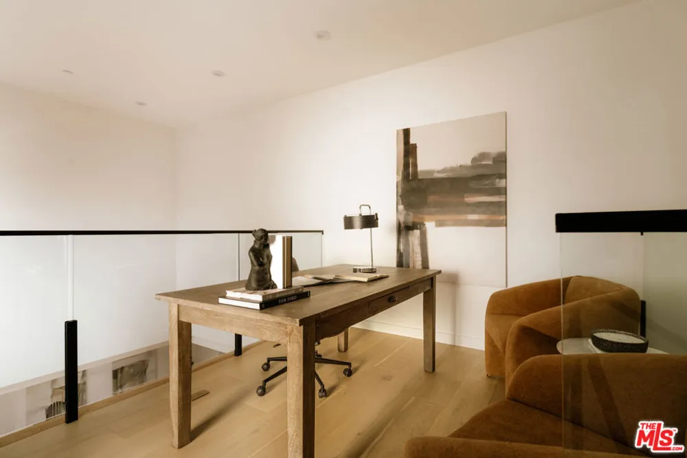 2919 Waverly #101 Los Angeles, CA 90039