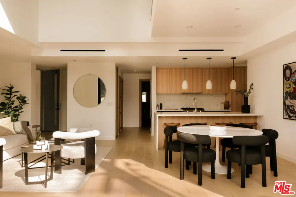 2919 Waverly #101 Los Angeles, CA 90039