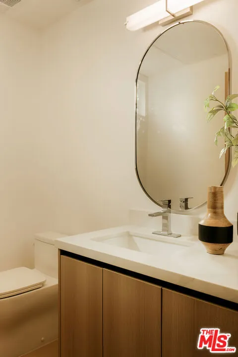 2919 Waverly #101 Los Angeles, CA 90039