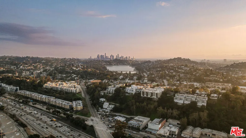2919 Waverly #101 Los Angeles, CA 90039