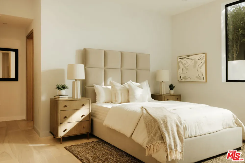 2919 Waverly #101 Los Angeles, CA 90039