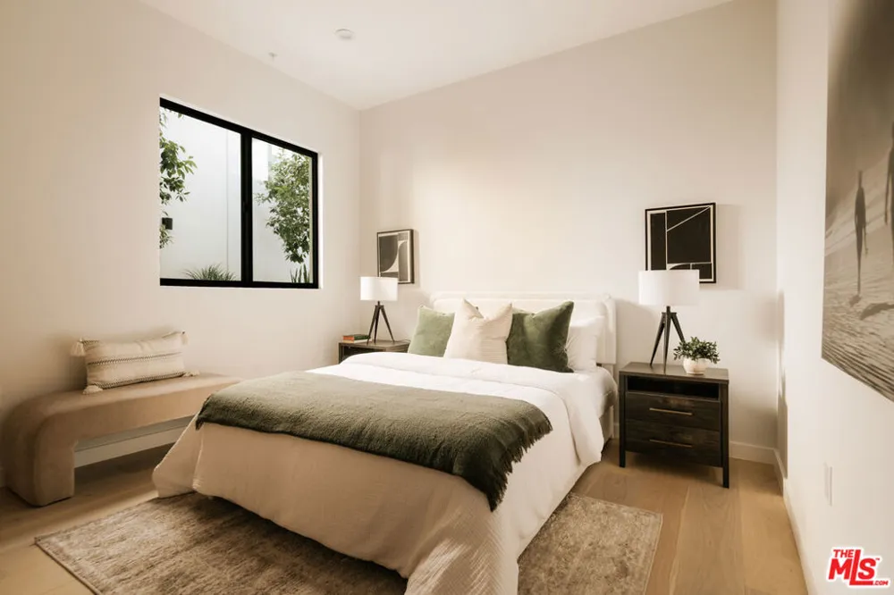 2919 Waverly #101 Los Angeles, CA 90039