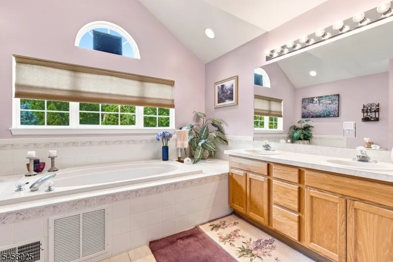 133 Charles St Franklin, NJ 08873