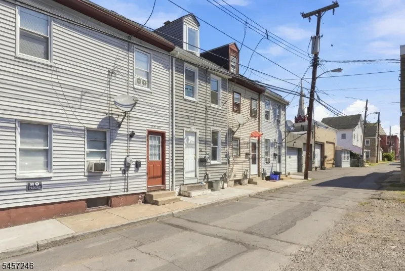 35 Cedar Aly Phillipsburg Town, NJ 08865