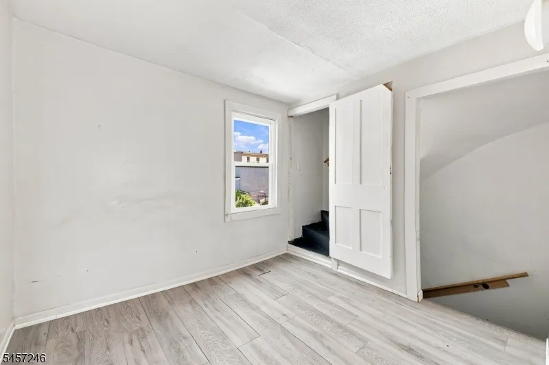 35 Cedar Aly Phillipsburg Town, NJ 08865