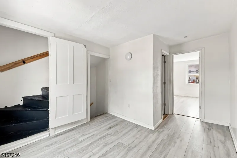 35 Cedar Aly Phillipsburg Town, NJ 08865