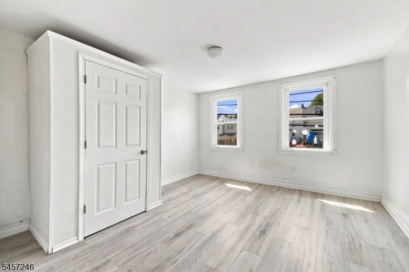 35 Cedar Aly Phillipsburg Town, NJ 08865