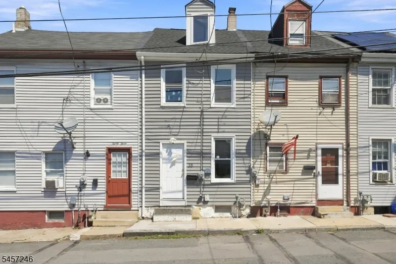 35 Cedar Aly Phillipsburg Town, NJ 08865