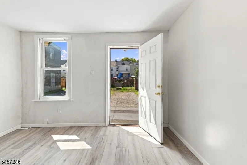 35 Cedar Aly Phillipsburg Town, NJ 08865