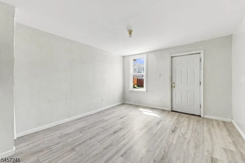 35 Cedar Aly Phillipsburg Town, NJ 08865