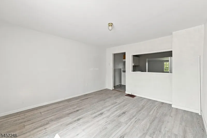 35 Cedar Aly Phillipsburg Town, NJ 08865