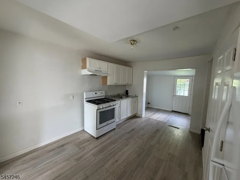 35 Cedar Aly Phillipsburg Town, NJ 08865