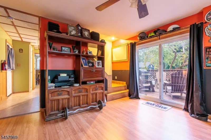 687 Riegelsville Rd Holland, NJ 08848