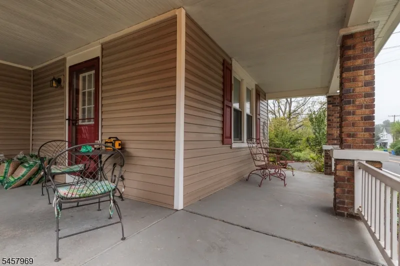 687 Riegelsville Rd Holland, NJ 08848