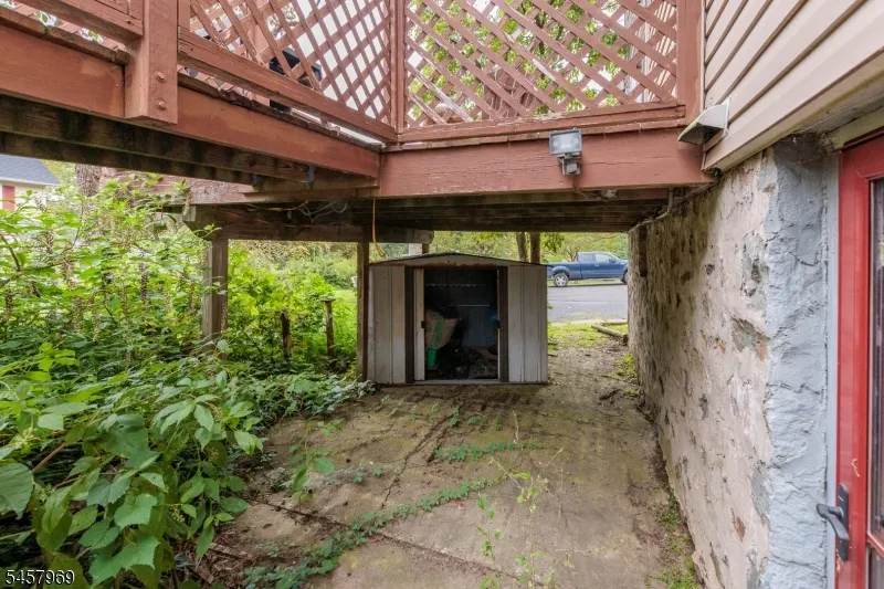 687 Riegelsville Rd Holland, NJ 08848