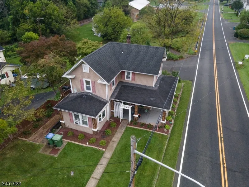 687 Riegelsville Rd Holland, NJ 08848
