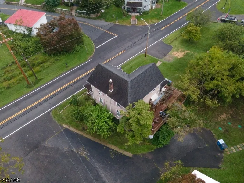 687 Riegelsville Rd Holland, NJ 08848