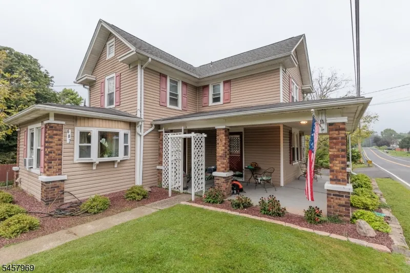 687 Riegelsville Rd Holland, NJ 08848