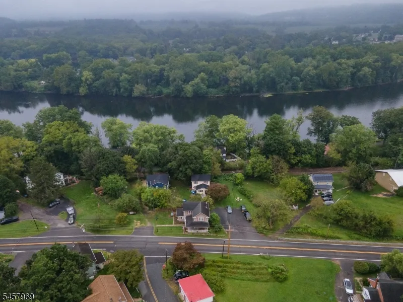 687 Riegelsville Rd Holland, NJ 08848