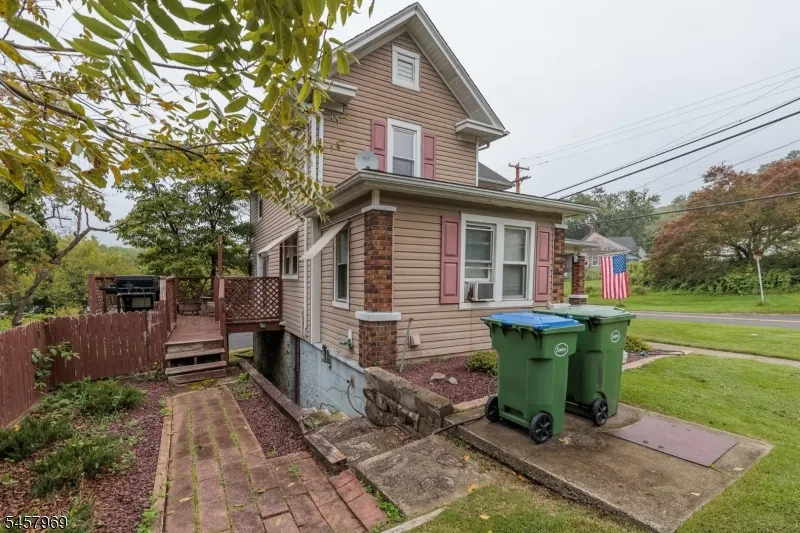 687 Riegelsville Rd Holland, NJ 08848