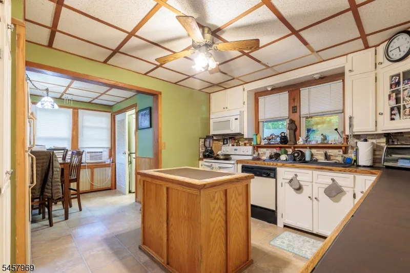 687 Riegelsville Rd Holland, NJ 08848