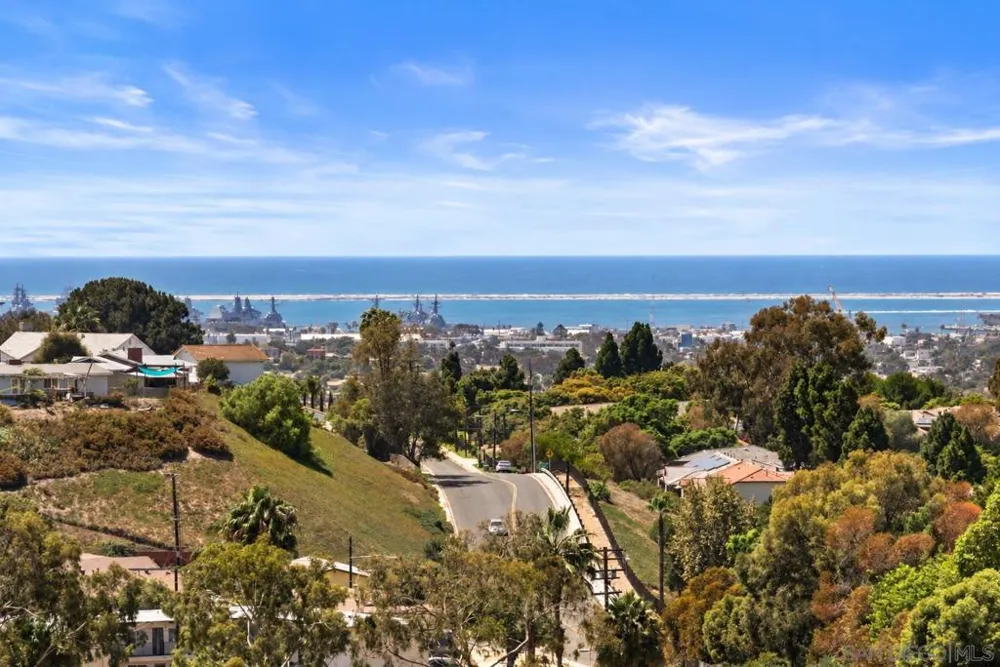 6476 Calle Pavana San Diego, CA 92139