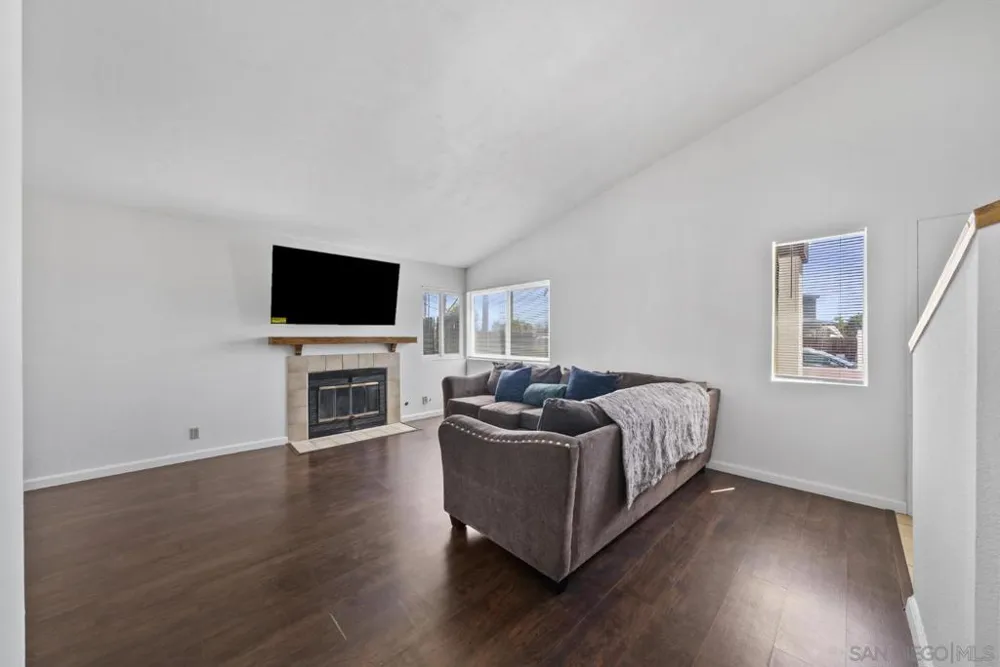 6476 Calle Pavana San Diego, CA 92139