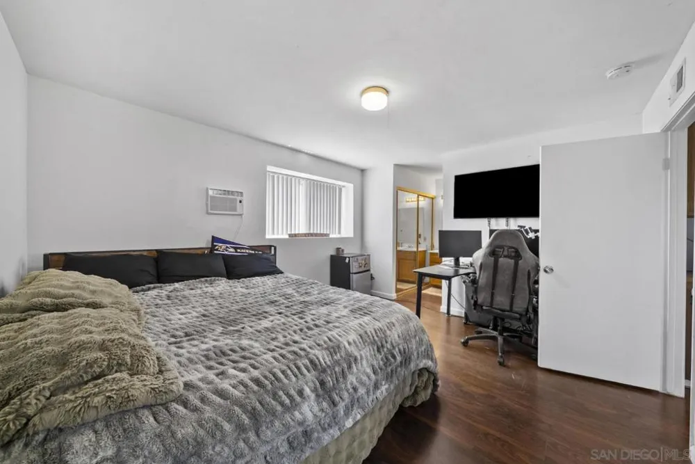 6476 Calle Pavana San Diego, CA 92139