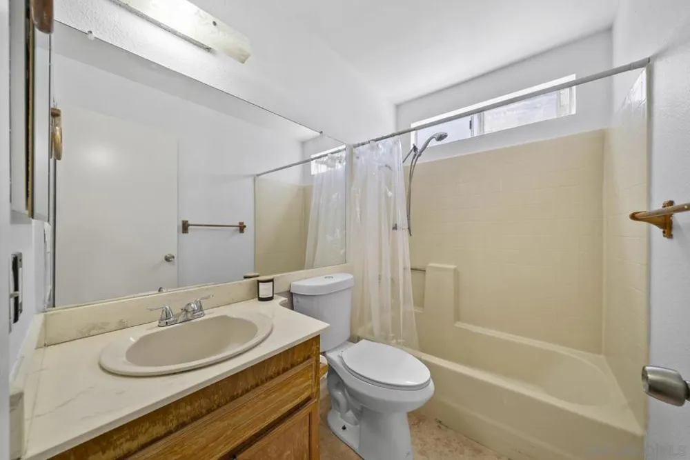 6476 Calle Pavana San Diego, CA 92139