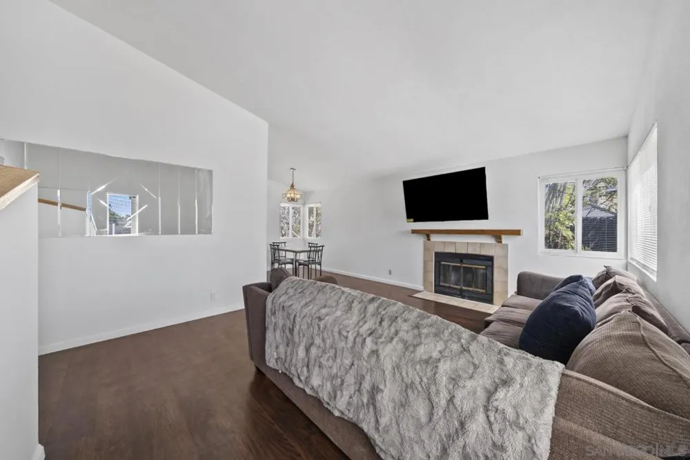 6476 Calle Pavana San Diego, CA 92139
