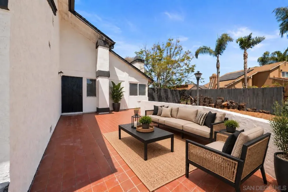 6476 Calle Pavana San Diego, CA 92139