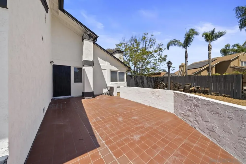 6476 Calle Pavana San Diego, CA 92139