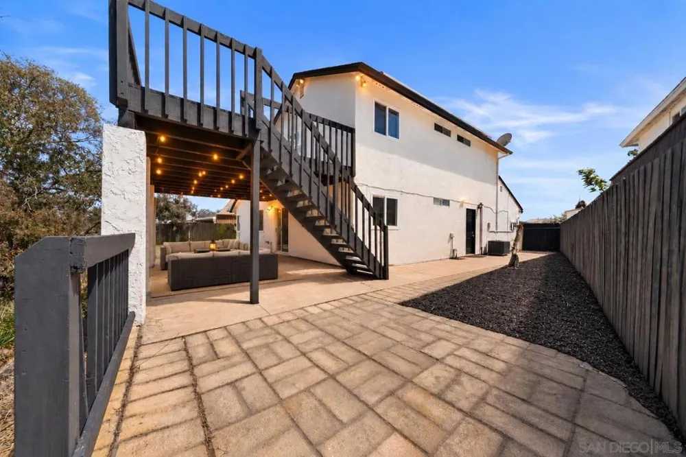 6476 Calle Pavana San Diego, CA 92139