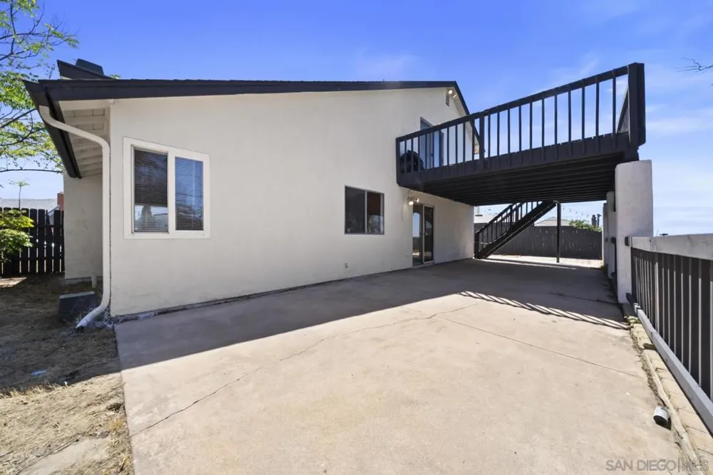 6476 Calle Pavana San Diego, CA 92139