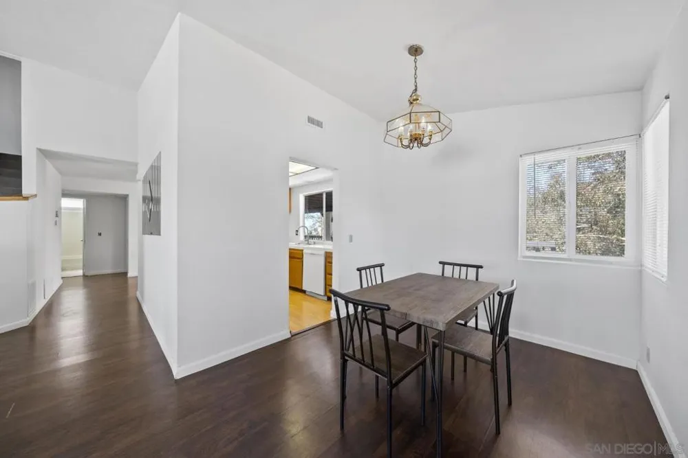 6476 Calle Pavana San Diego, CA 92139