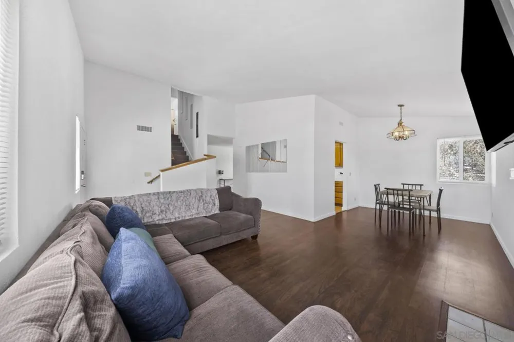 6476 Calle Pavana San Diego, CA 92139