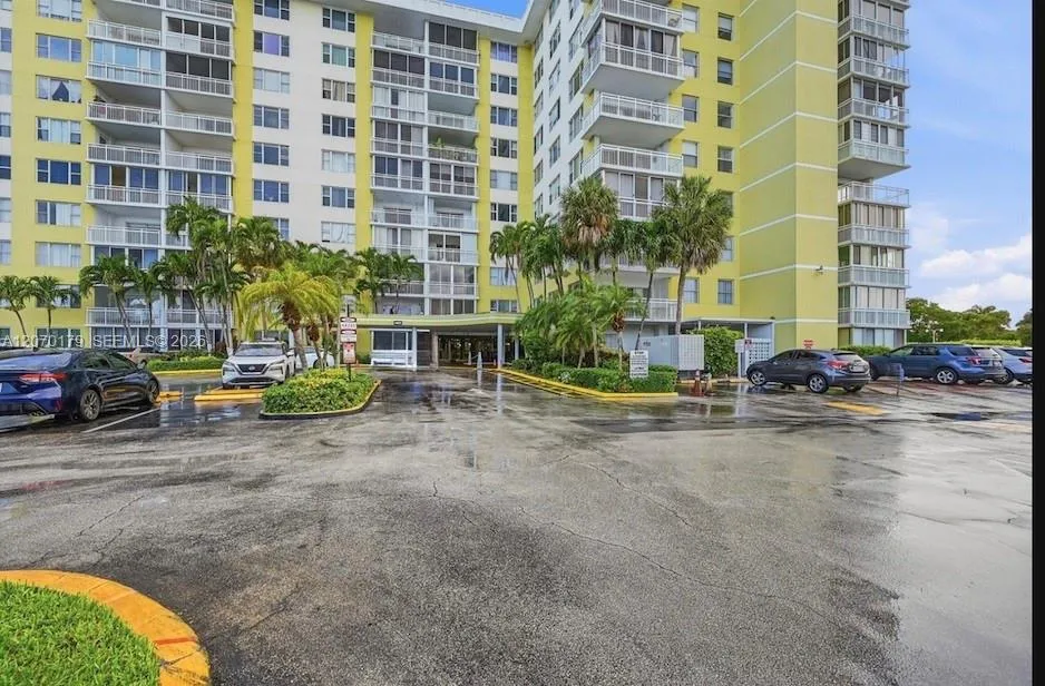 4400 Hillcrest Dr #602B Hollywood, FL 33021