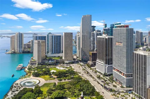 50 Biscayne Blvd #3211