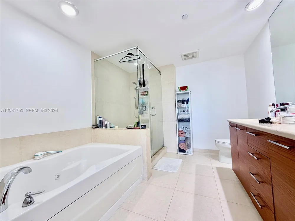 50 Biscayne Blvd #3211 Miami, FL 33132