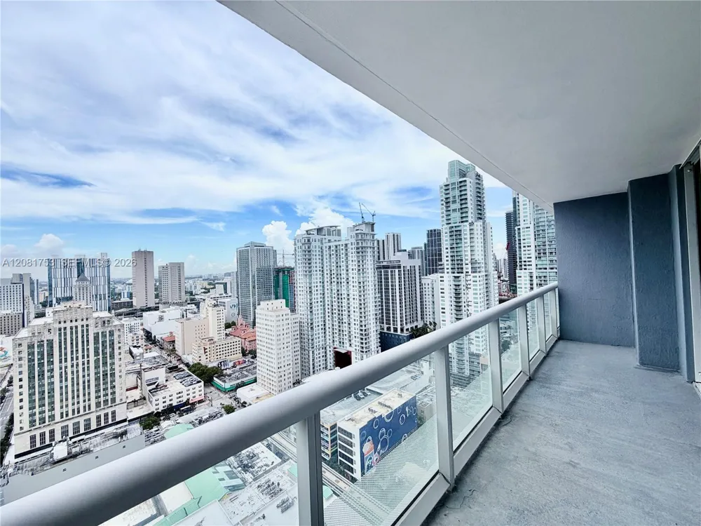 50 Biscayne Blvd #3211 Miami, FL 33132
